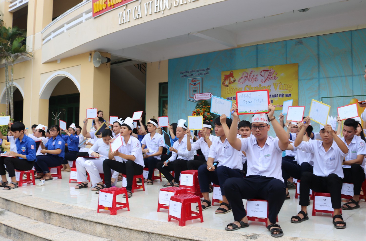 Cuộc thi Rung chuông vàng trường THPT Lê Trung Đình